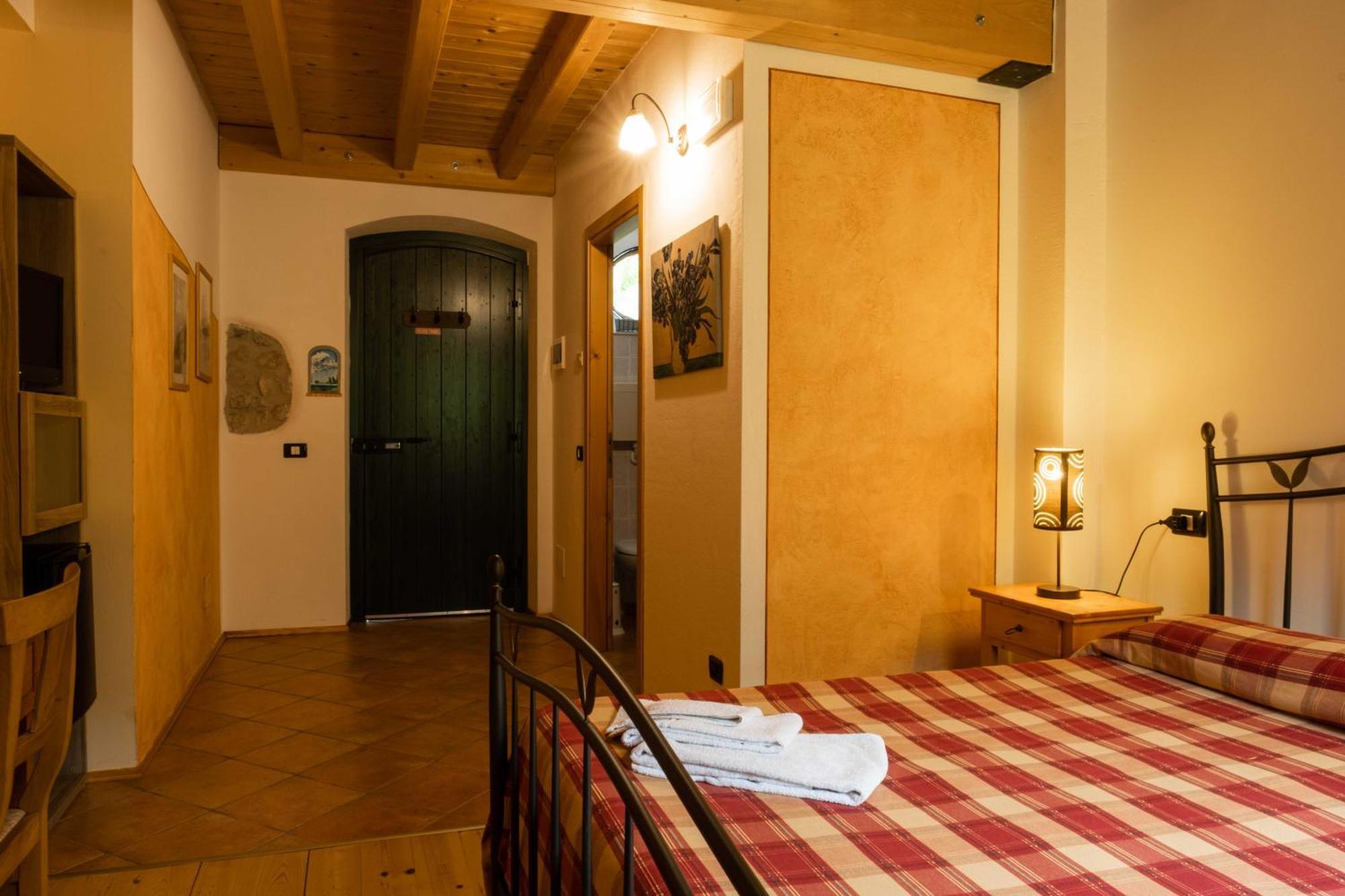 Brentino Belluno Agriturismo Revena מראה חיצוני תמונה